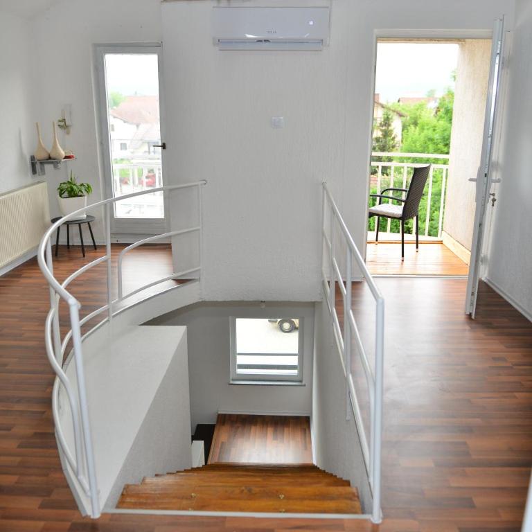 Hety - Three-Bedroom Apartment - 1