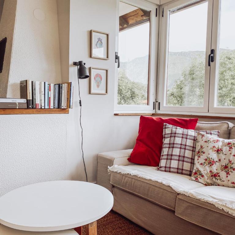 BELLA KALMA, acogedora casa con parking, jardin y wifi - Three-Bedroom House - 2