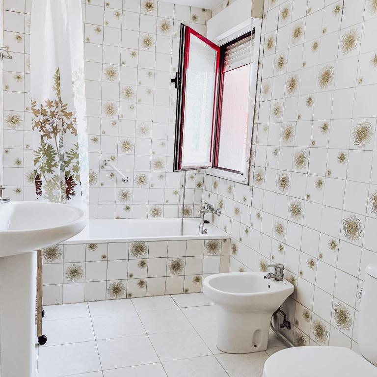 BELLA KALMA, acogedora casa con parking, jardin y wifi - Three-Bedroom House - 27