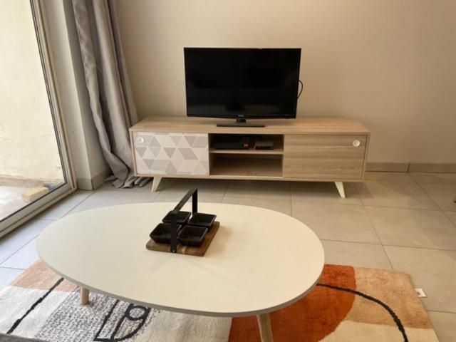 Appartement climatisé avec cour en centre ville - Appartement - 9