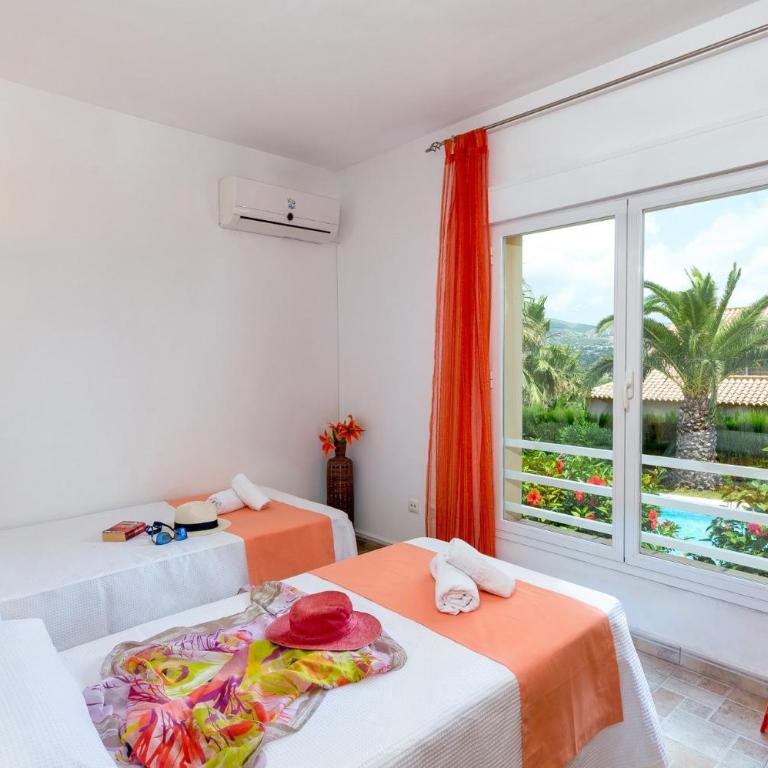Villa Cabriel by Villa Plus - Villa - 14