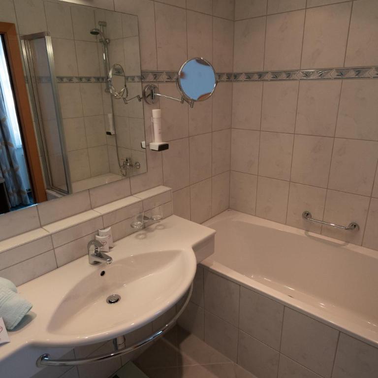 Hotel Wagner - Doppelzimmer mit Südbalkon - 10