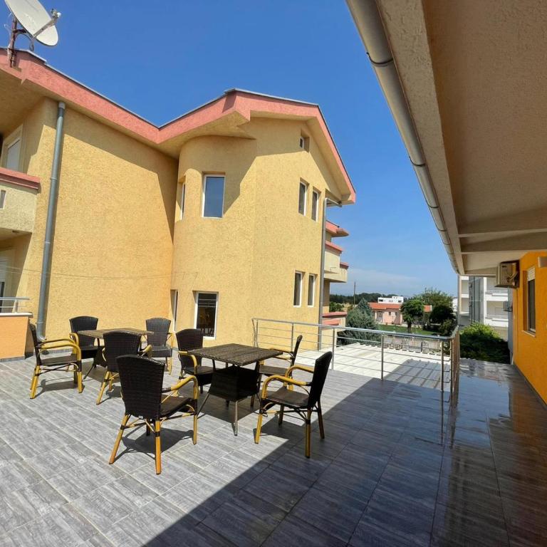 Mali Medved Ulcinj - Dvokrevetna Soba sa Bračnim Krevetom i Sopstvenim Kupatilom - 1
