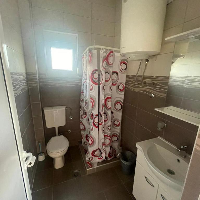 Mali Medved Ulcinj - Dvokrevetna Soba sa Bračnim Krevetom i Sopstvenim Kupatilom - 2
