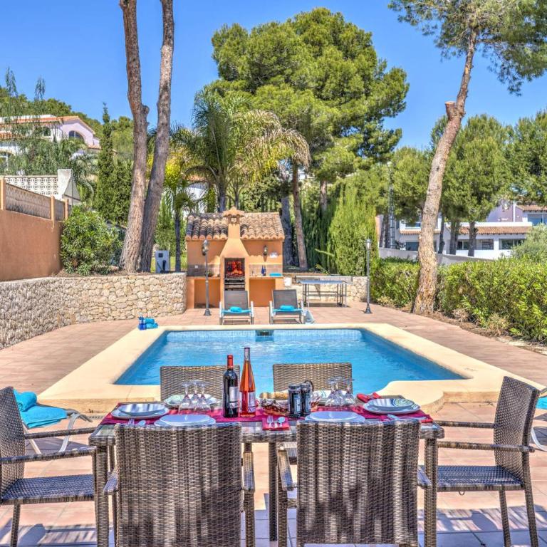 Villa Cambra by Villa Plus - Villa - 3