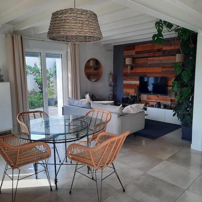 VILLA DE PLAIN PIED ET STUDIO CLIMATISES, AU CALME, 6 PERSONNES MAXIMUM A 7mn DU GOLF ET DE LA PLAGE - Villa - 21