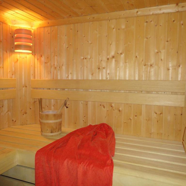 Ferienwohnung Ronacher - Two-Bedroom Apartment with Balcony - 8