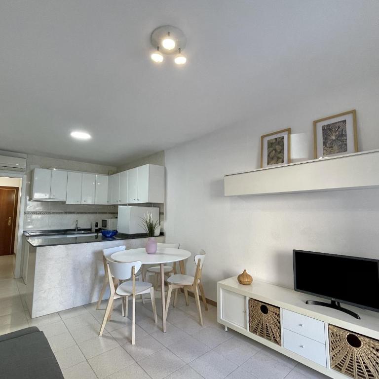 La Pineda Holiday Apartment by PriorityVillas - Apartment with Terrace - 3