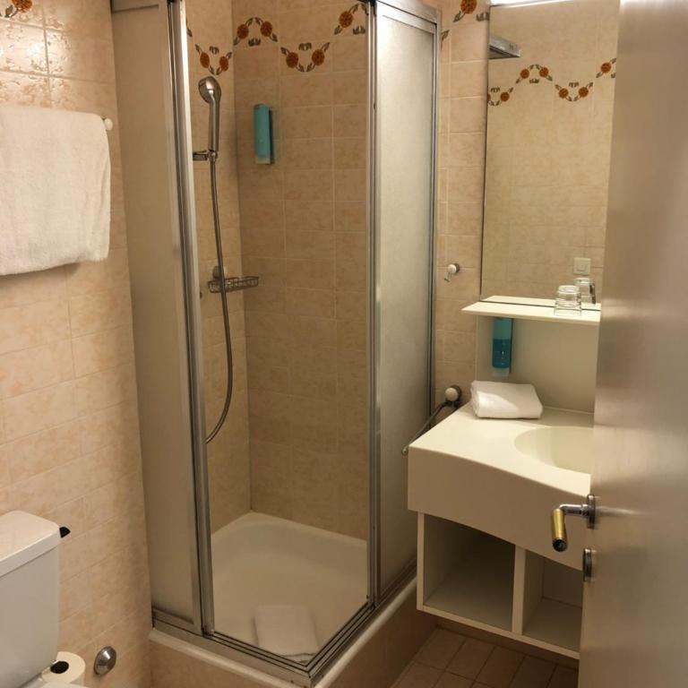 Thermal Hotels & Walliser Alpentherme Leukerbad - Deluxe Einzelzimmer Grand Bain - 3