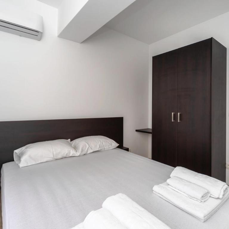 N Hotel - Deluks Dvokrevetna Soba sa Bračnim Krevetom i Balkonom - 4
