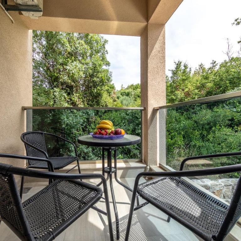 Sunways Apartments - Studio with Balcony - 3