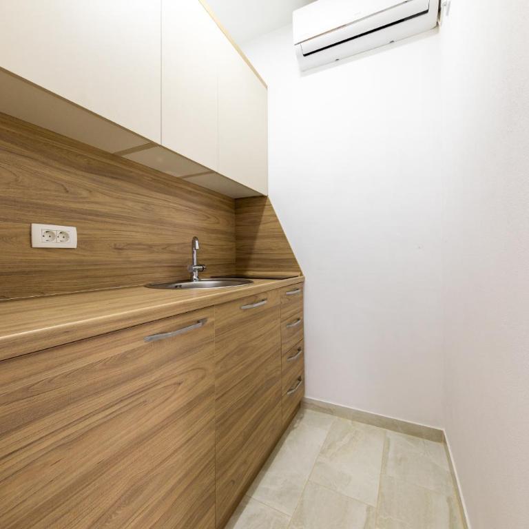 Sunways Apartments - Studio with Balcony - 2