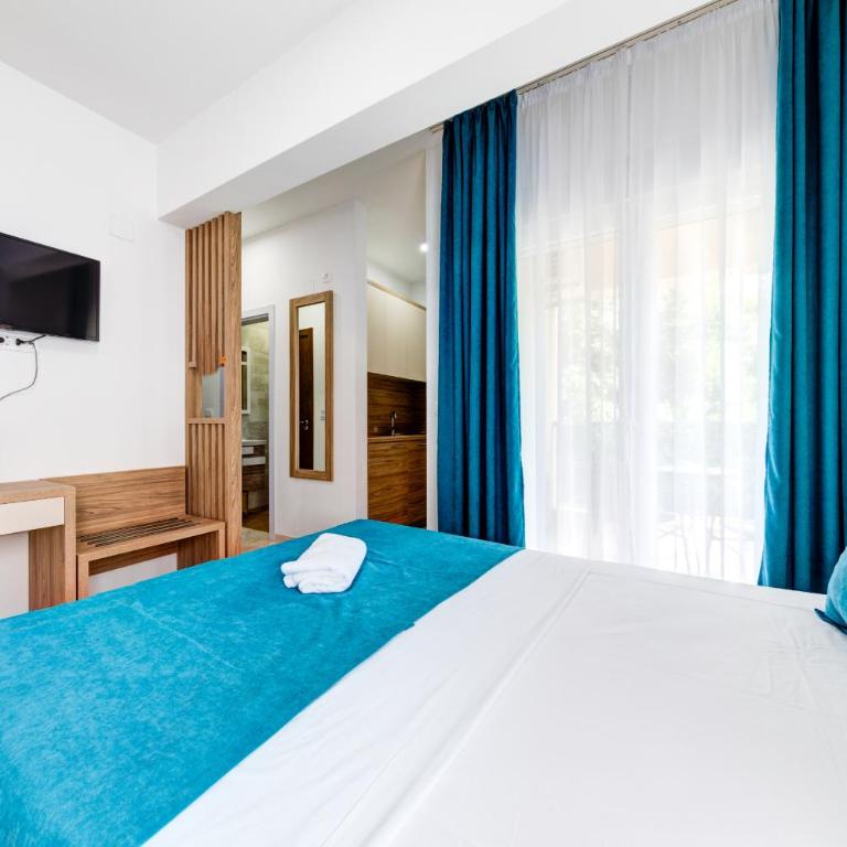 Sunways Apartments - Studio with Balcony - 6