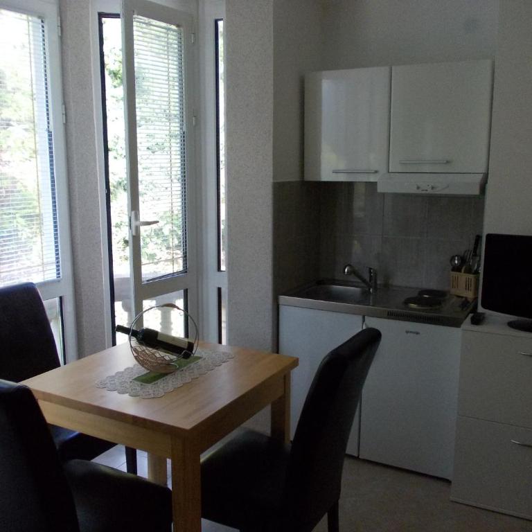 Apartments Sutorina - Studio with Garden View - 16
