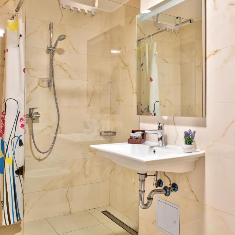 Hotel Dompes - Standard Quadruple Room - 4