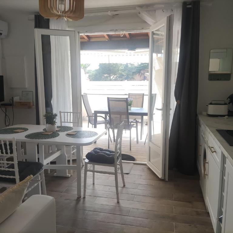 Appartement JADE dans résidence proche Tennis/ centre naturiste - Apartamento con terraza - 6
