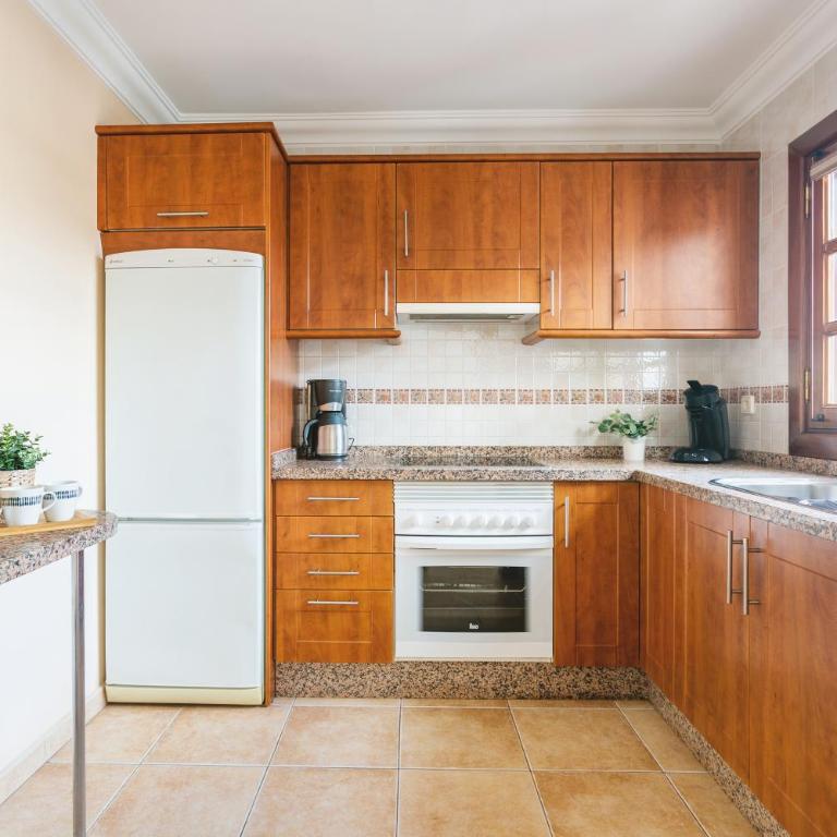 Sweet Celia - Two-Bedroom House - 5
