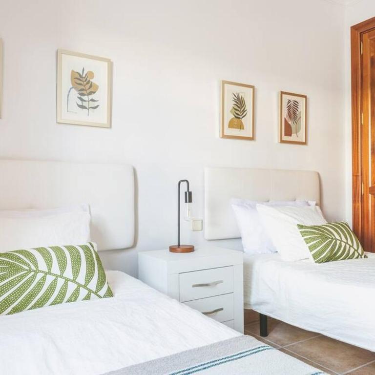 Sweet Celia - Two-Bedroom House - 13