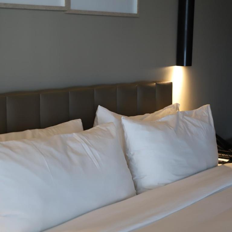 Bellwort Hotel - Suite con balcón - 4