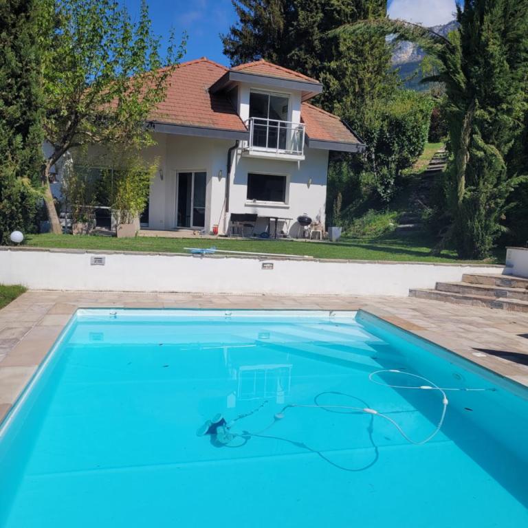 Sunshine Villa in front of Annecy Lake - Villa - Côté Plage - 3