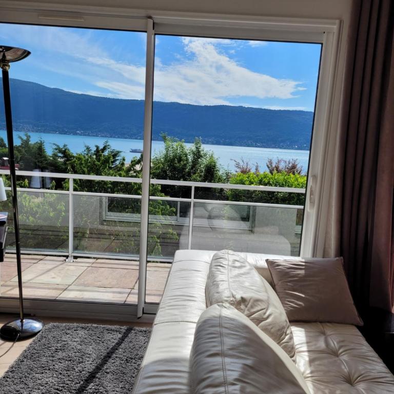 Sunshine Villa in front of Annecy Lake - Villa - Côté Plage - 12