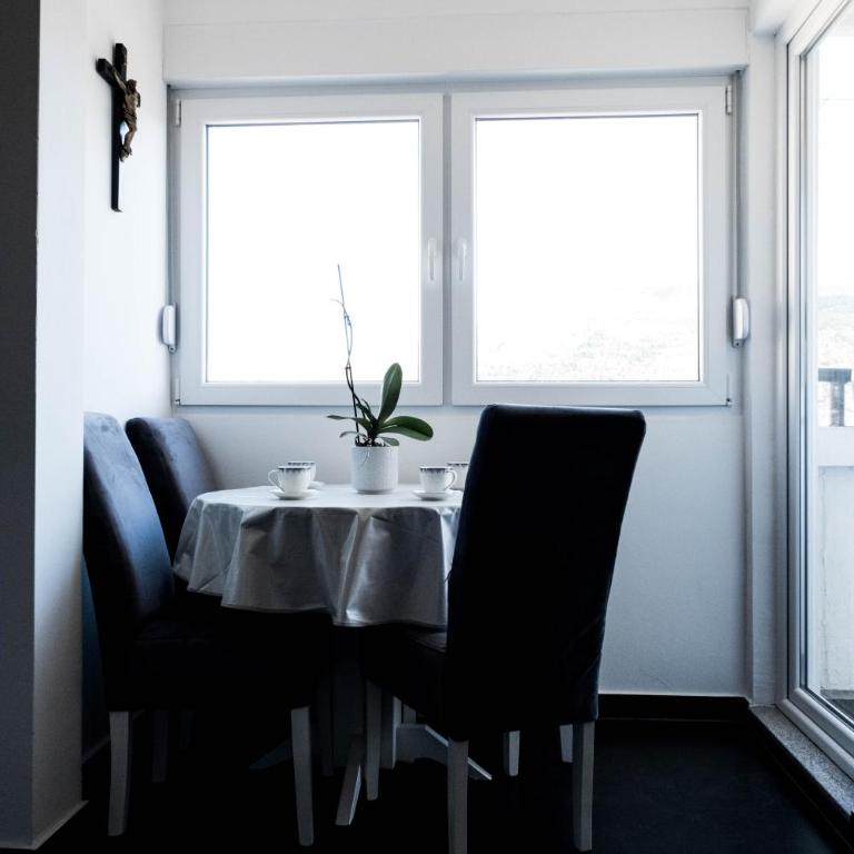 Stargazer's Haven - Two-Bedroom Apartment - 10