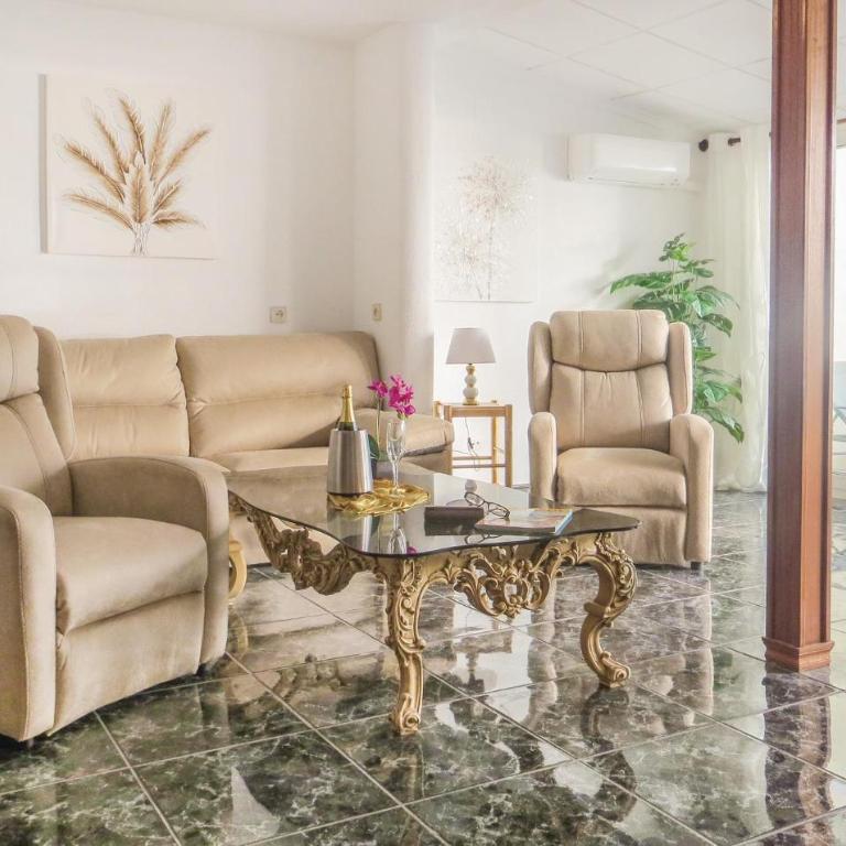Cozy Apartment In Torrevieja - Apartamento de 2 dormitorios - 3
