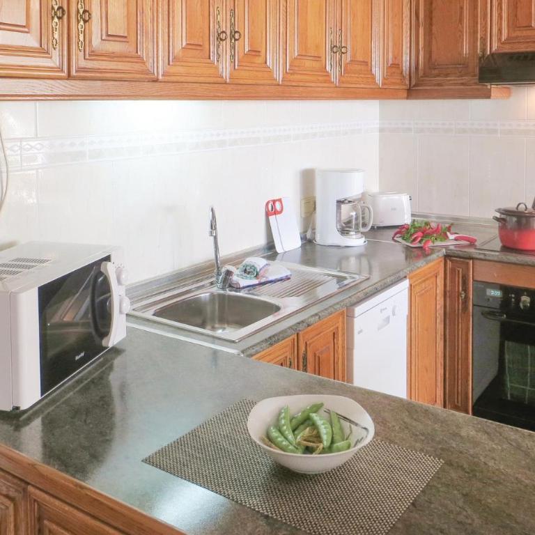 Cozy Apartment In Torrevieja - Apartamento de 2 dormitorios - 17