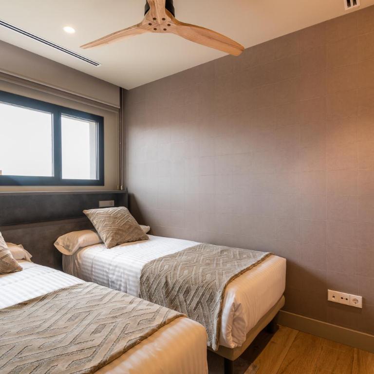 Apartamentos Core Suites Valencia - Apartment with Balcony - 9