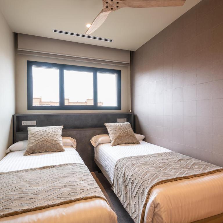 Apartamentos Core Suites Valencia - Apartment with Balcony - 10