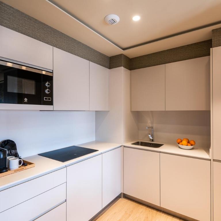Apartamentos Core Suites Valencia - Apartment with Balcony - 8