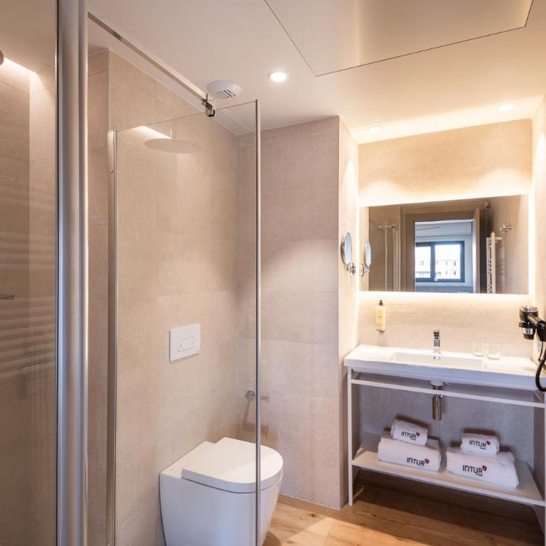 Apartamentos Core Suites Valencia - Apartment with Balcony - 7