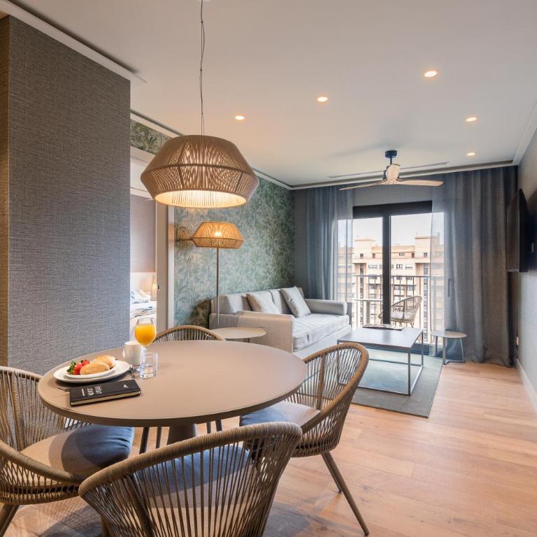 Apartamentos Core Suites Valencia - Apartment with Balcony - 2