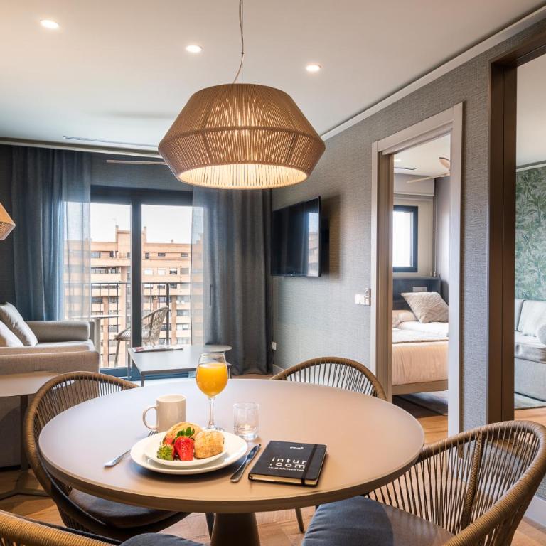 Apartamentos Core Suites Valencia - Apartment with Balcony - 1