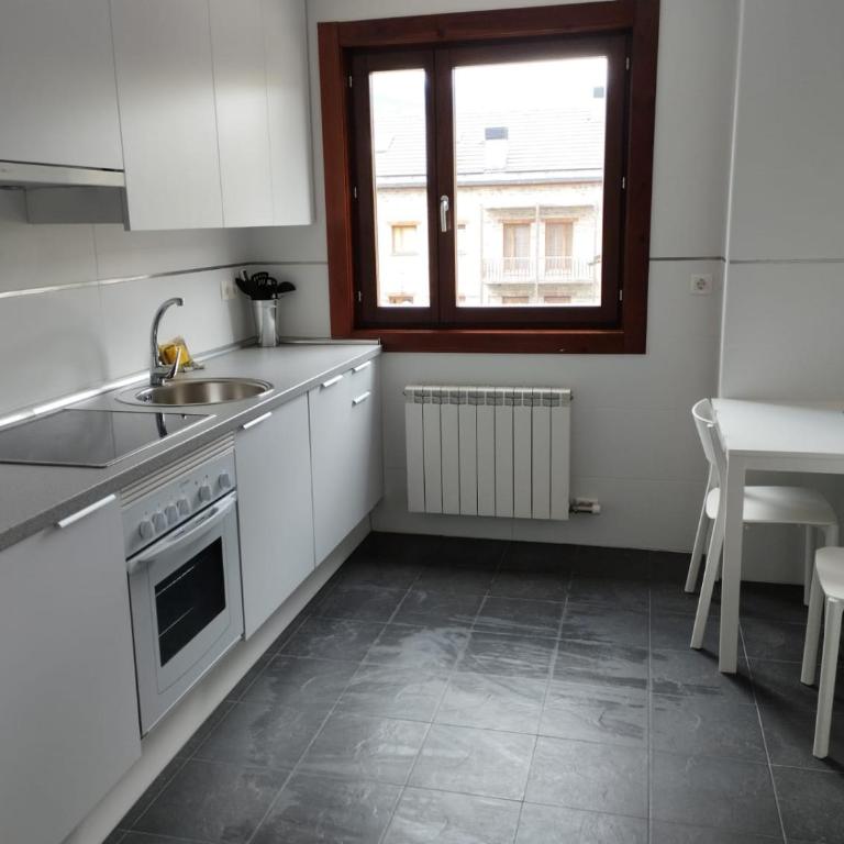 VUT-HU-22-247 Fabuloso Apartamento con vistas a la montaña El Abedul Luga 23 Castiello de Jaca - Appartamento con 2 Camere da Letto - 9