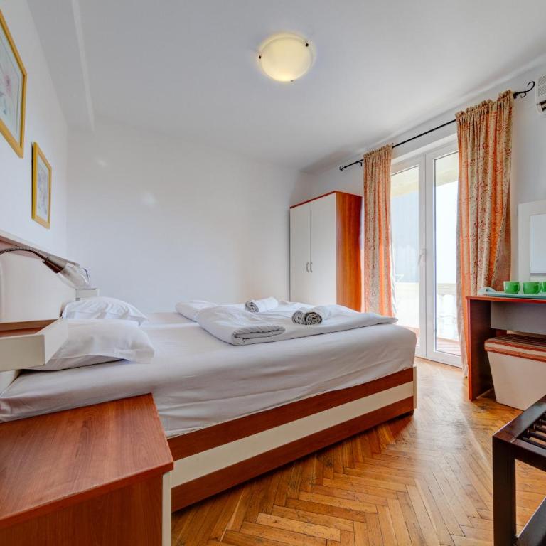 Porta Volta Apartments - Double Room with Balcony - 2