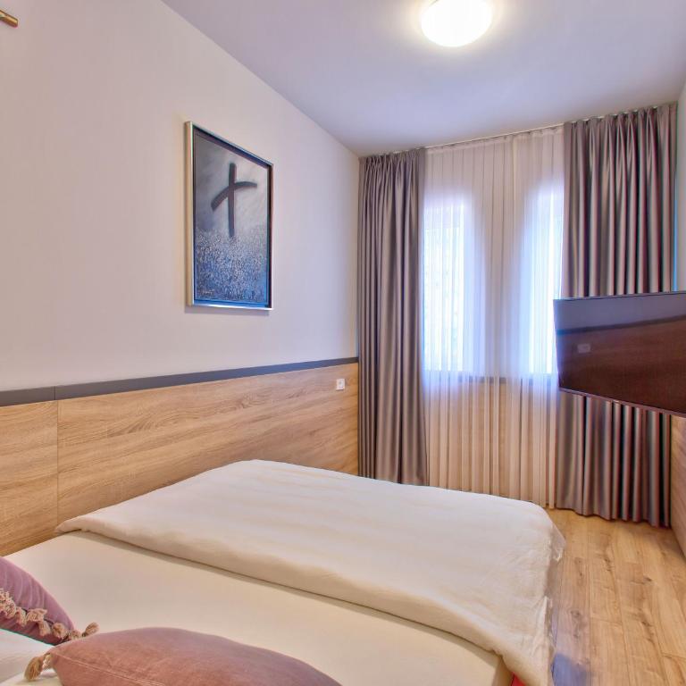 Hotel Dompes - Deluxe Double Room - 5