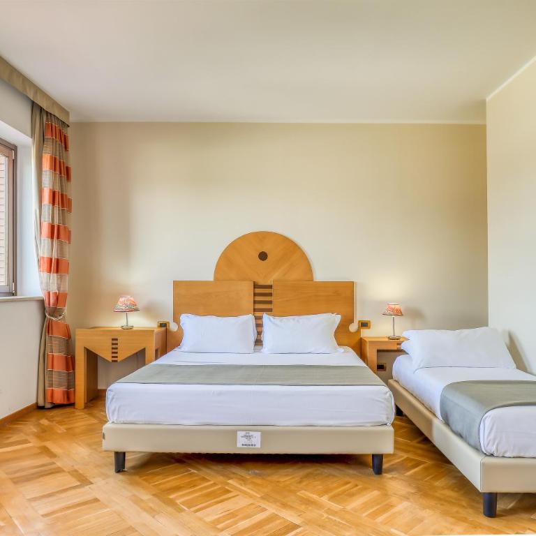 Hotel PentHouse - Camera Quadrupla Comfort - 1