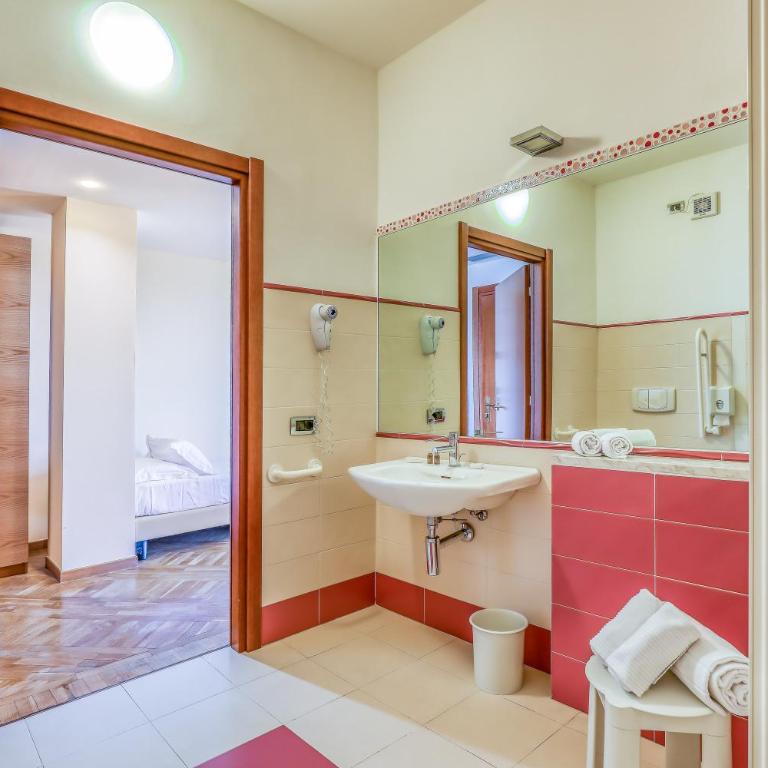 Hotel PentHouse - Camera Quadrupla Comfort - 3