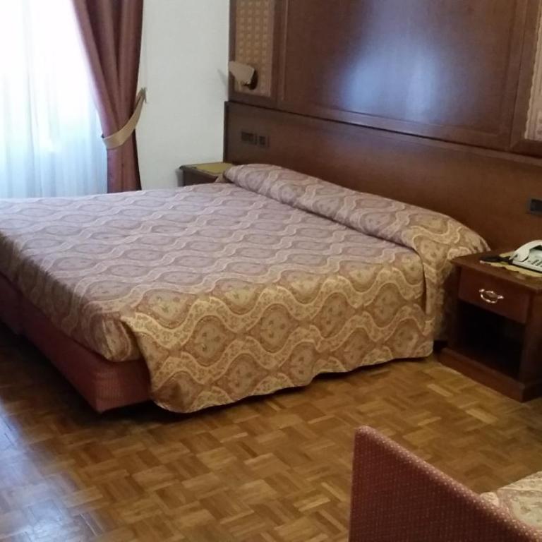 Hotel Carlone - Camera Tripla Economy - 3