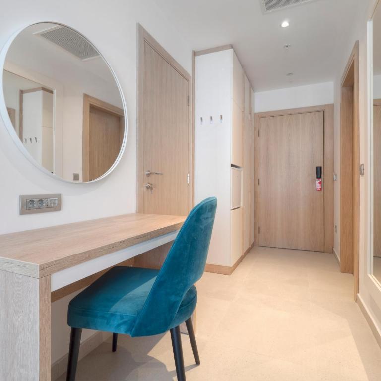 Hotel Montenegro - Superior Dvokrevetna Soba sa Bračnim Krevetom/Zasebnim Krevetima - 4