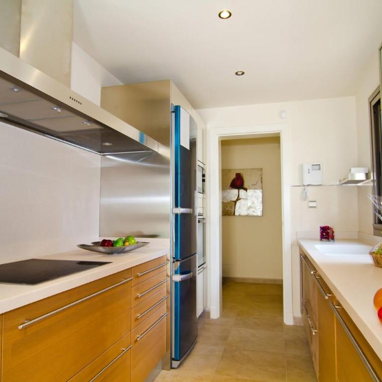 Villa Juliana by Villa Plus - Villa - 11