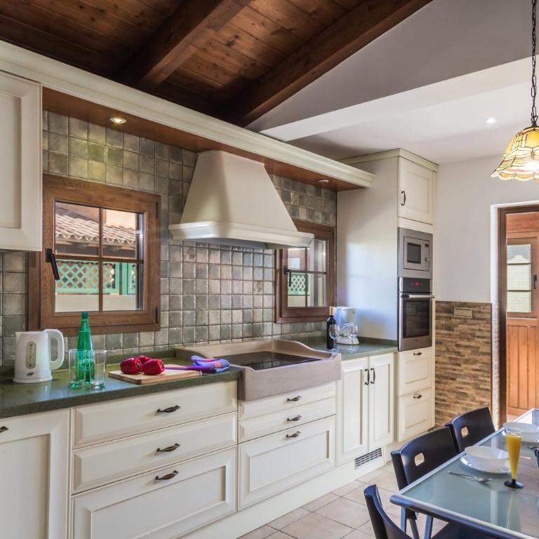 Villa Simona by Villa Plus - Villa - 11