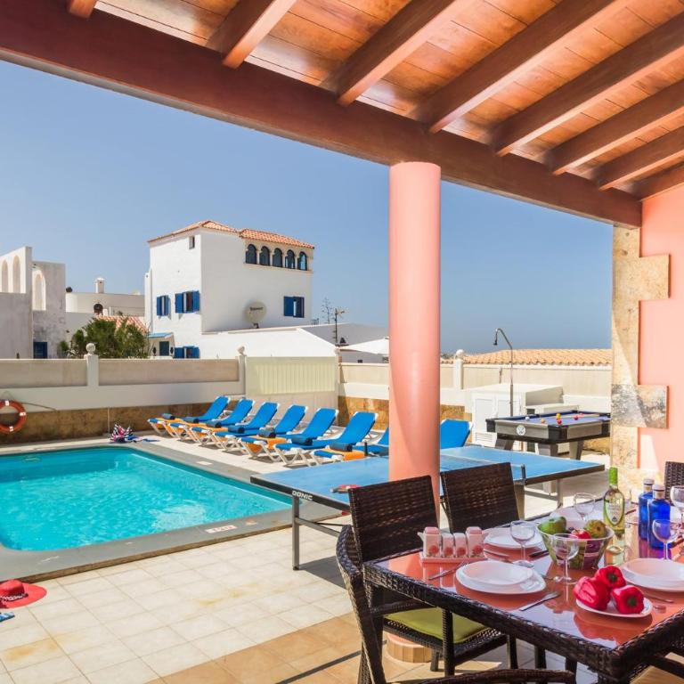 Villa Tamarindos by Villa Plus - Villa - 4