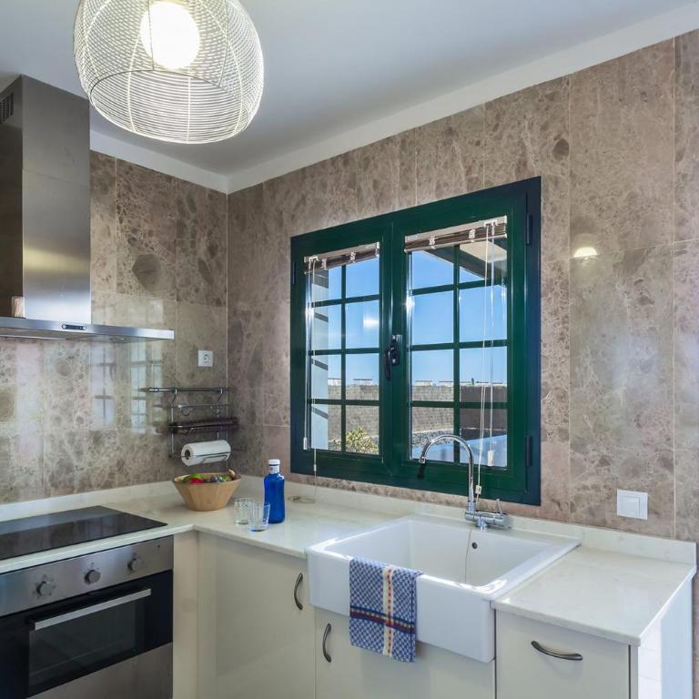 Villa Marnie by Villa Plus - Villa - 10