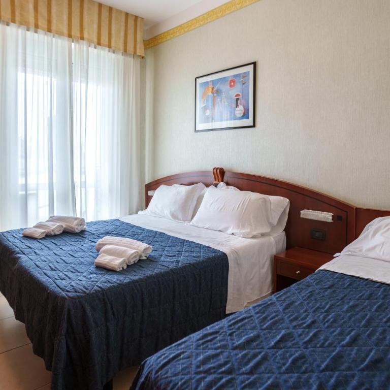 Hotel Rex Rimini - Camera Quadrupla con Balcone - 2