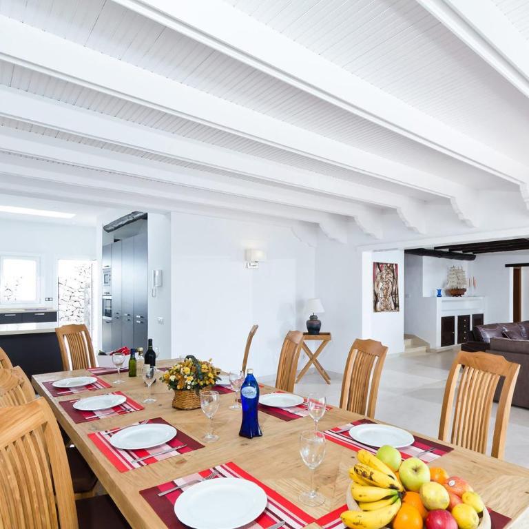 Villa Ana Maria by Villa Plus - Villa - 8
