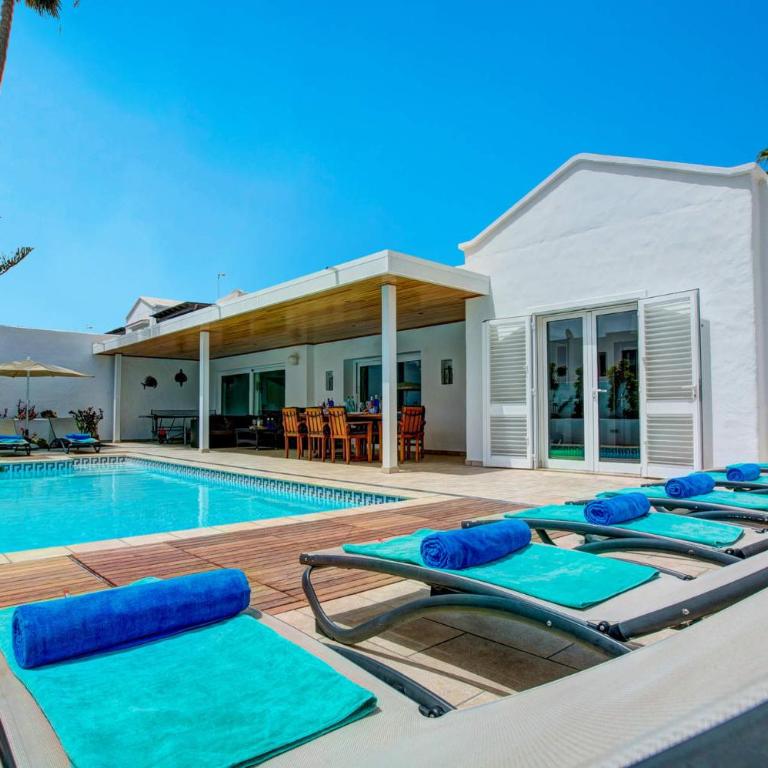 Villa Ana Maria by Villa Plus - Villa - 26