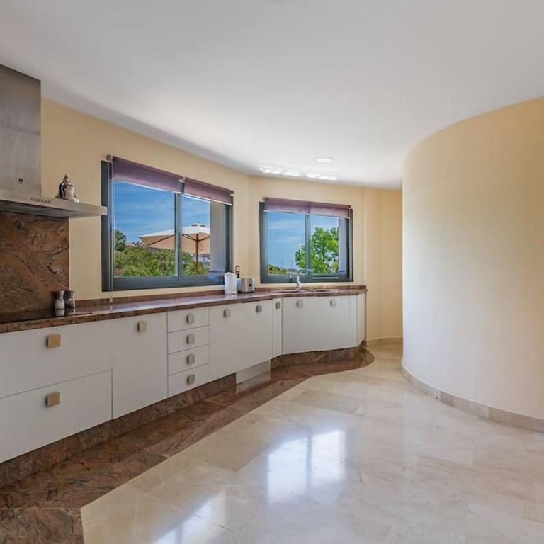 Tranquil 3 bed villa with private pool + sea view! - Villa de 3 dormitorios - 14