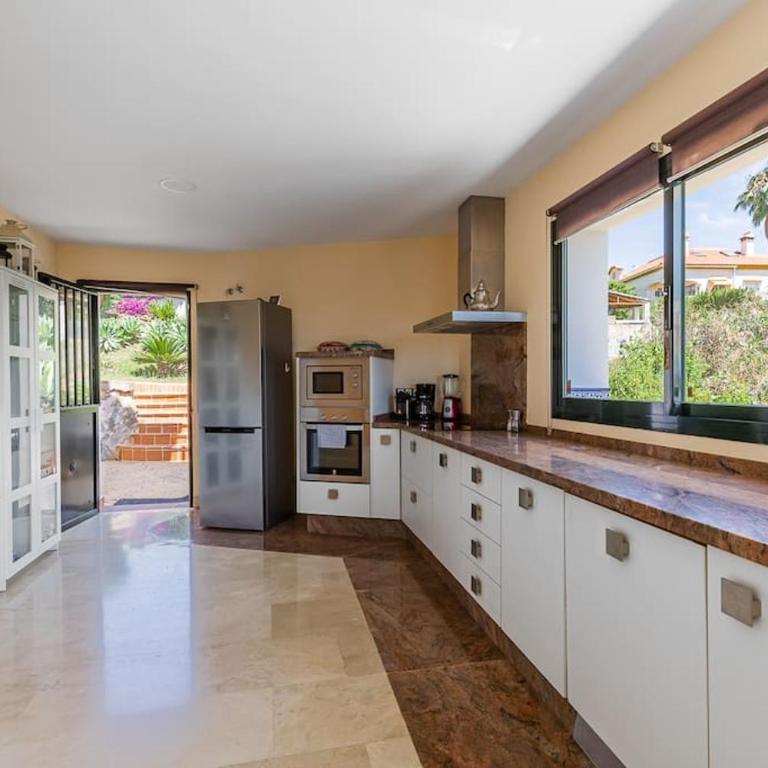 Tranquil 3 bed villa with private pool + sea view! - Villa de 3 dormitorios - 13